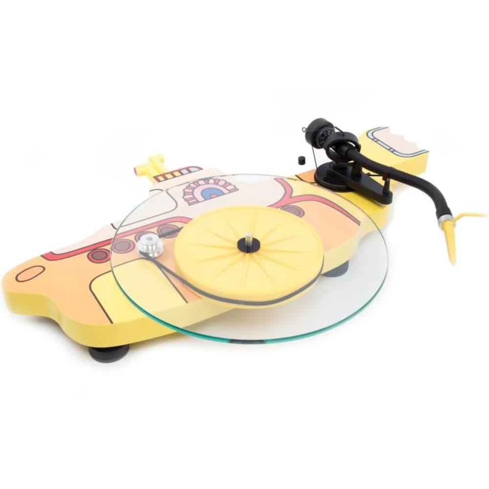 PRO-JECT Проигрыватель пластинок The Beatles Yellow Submarine EAN:9120082383295 Проигрыватель пластинок, дизайнерская серия, S-образный тонарм 8,6“, пассиковый привод, диск из стекла, регулировка ск
