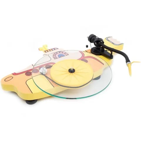 PRO-JECT Проигрыватель пластинок The Beatles Yellow Submarine EAN:9120082383295, Проигрыватель пластинок, дизайнерская серия, S-образный тонарм 8,6“, пассиковый привод, диск из стекла, регулировка с