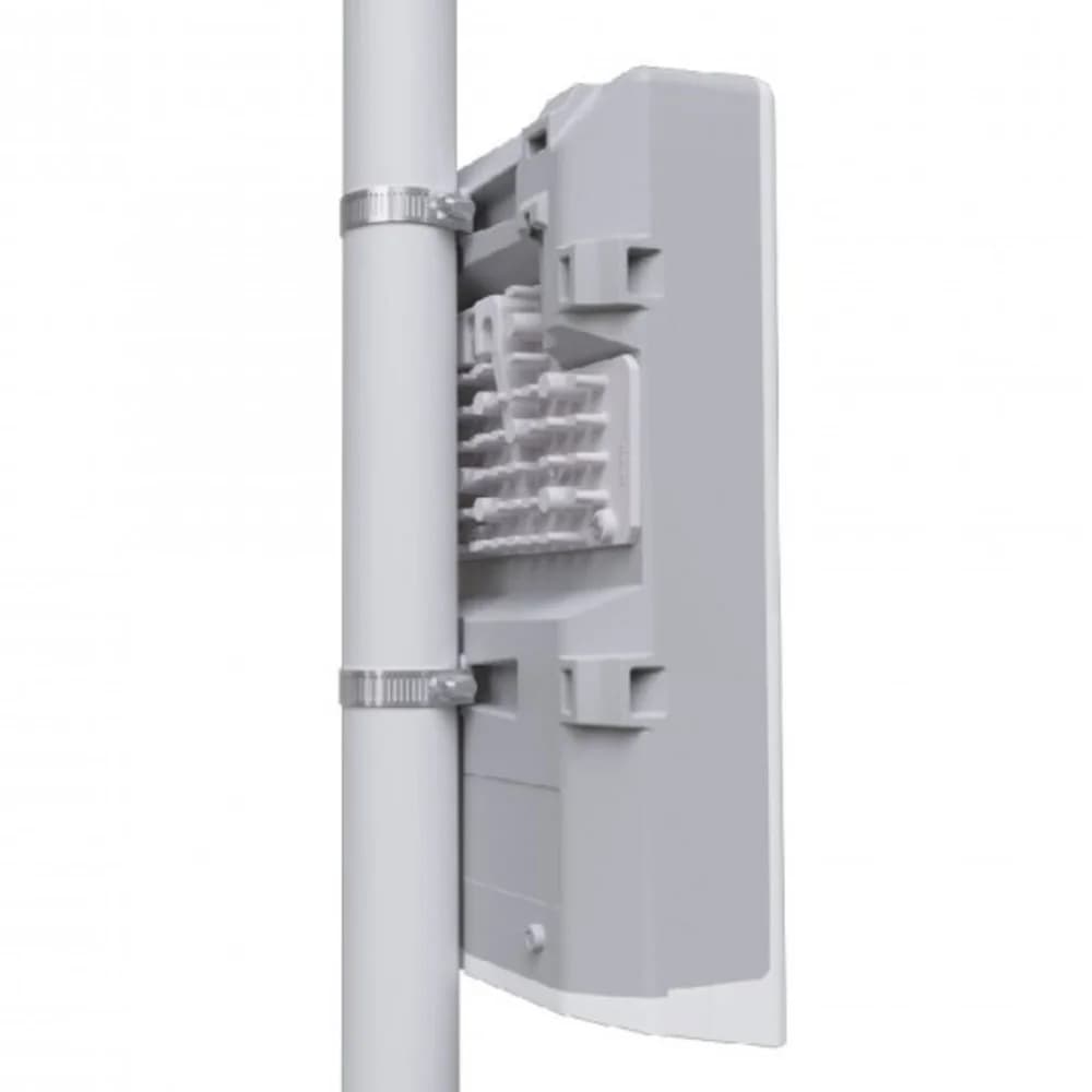 CRS318-16P-2S+OUT with 800MHz CPU, 256MB RAM, 16x Gigabit LAN with PoE-out, 2xSFP+ cages, RouterOS L5 or SwitchOS (dual boot), outdoor enclosure, mounting kit. Блока питания в комплекте НЕТ