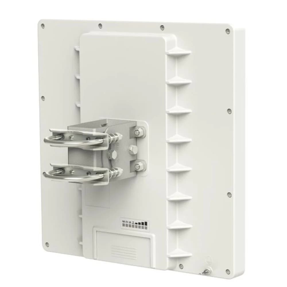 Точка доступа MikroTik QRT 5 with 24dbi 5GHz antenna, High Gain Dual Chain 802.11an wireless, 600MHz, 64MB RAM, 1xGigabit LAN, POE, PSU, pole mount, RouterOS L4 MikroTik QRT 5 – надёжная плоская пан
