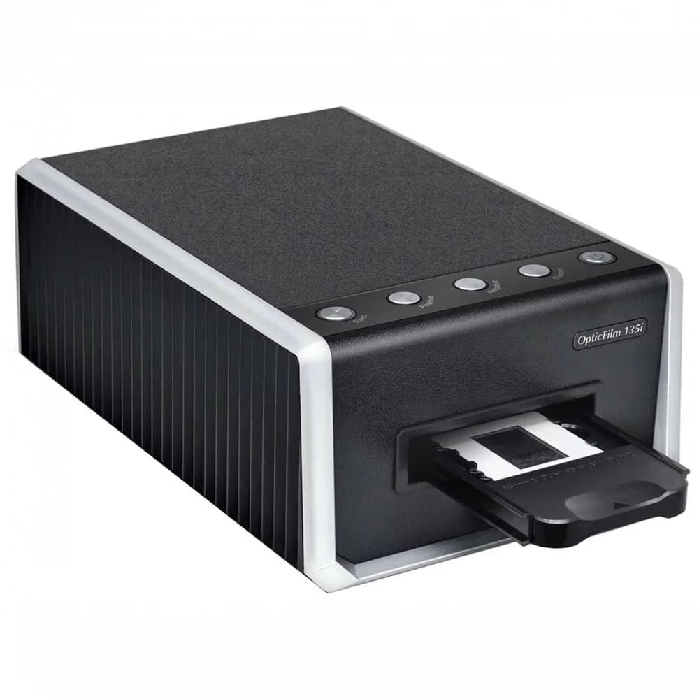 Plustek OpticFilm 135i – слайд-сканер с оптическим разрешением - 7200 dpi, динамическим диапазоном 3.4, инфракрасным каналом сканирования и моторизированным механизмом подачи пленки для автоматическ